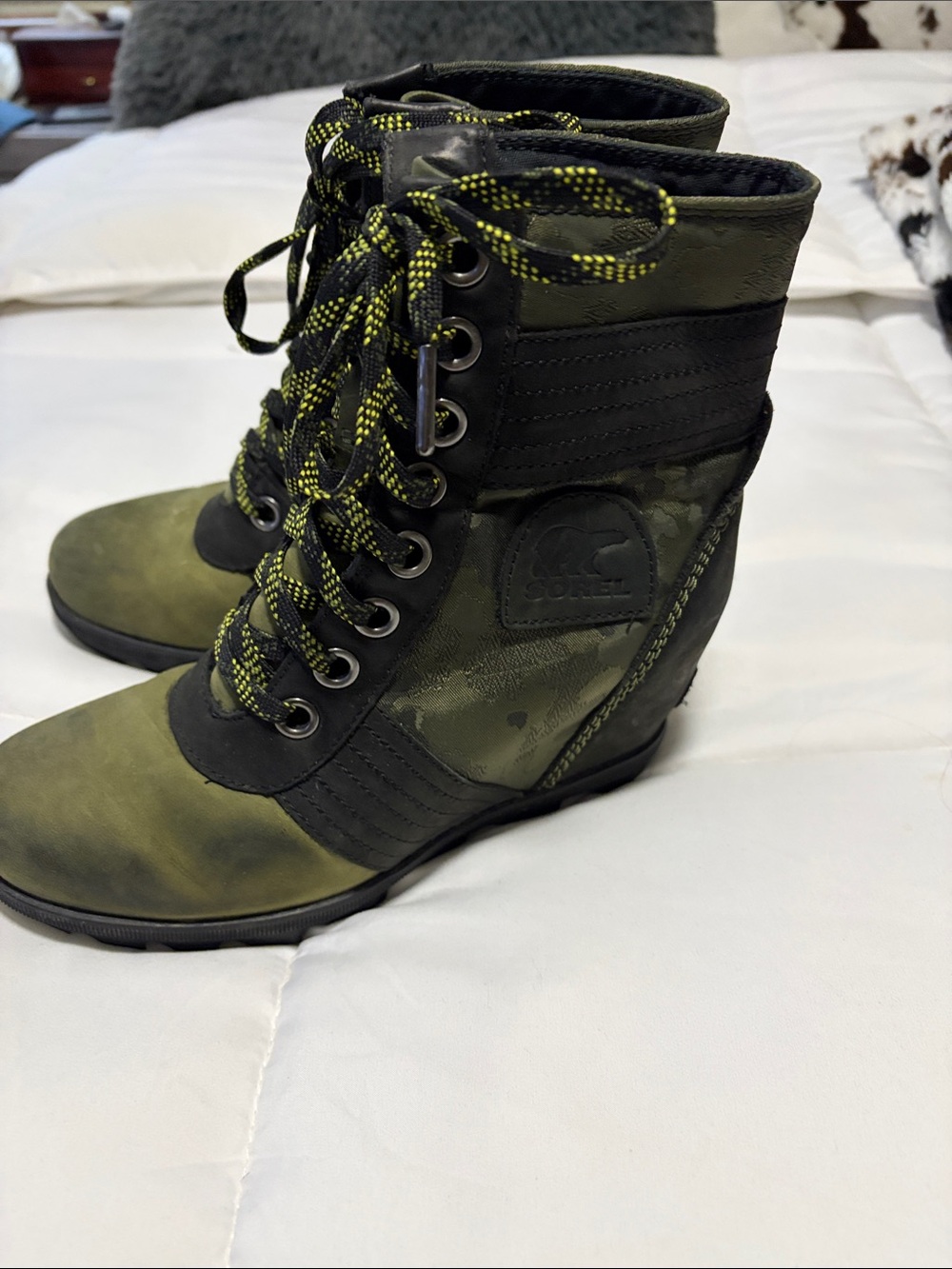 Sorel Olive Green Lace-Up Wedge Boots with Black Accents
